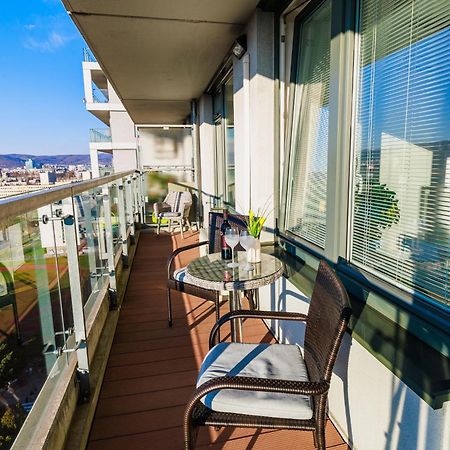 Sunny Apartment With Amazing Terrace On The 13Th Floor Near City Center Братислава Экстерьер фото