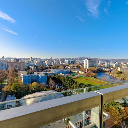 Sunny Apartment With Amazing Terrace On The 13Th Floor Near City Center Братислава Экстерьер фото