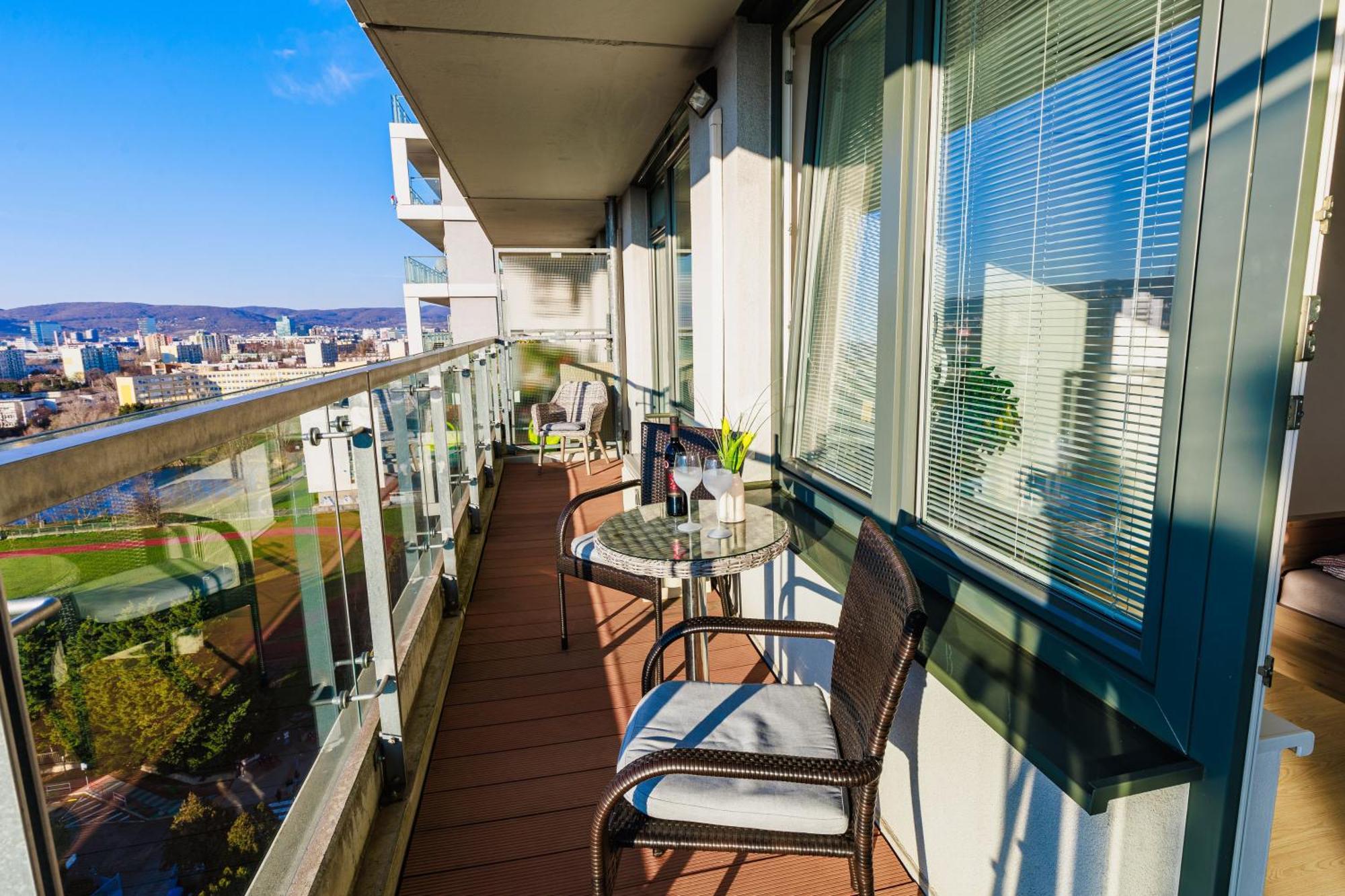 Sunny Apartment With Amazing Terrace On The 13Th Floor Near City Center Братислава Экстерьер фото